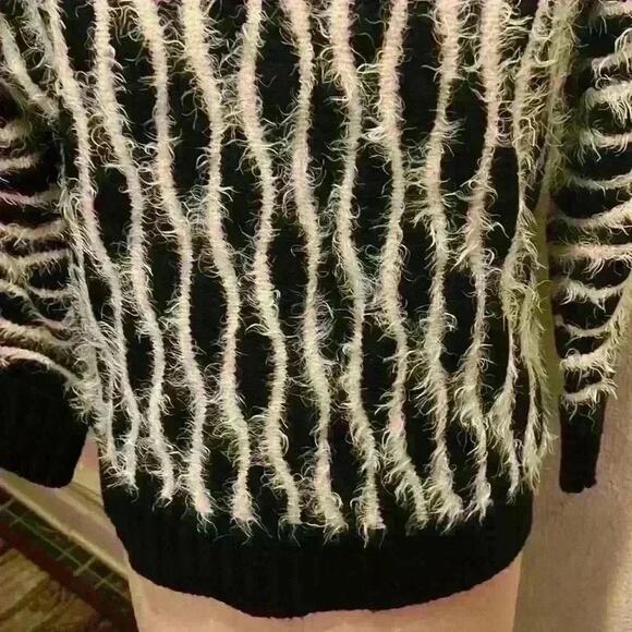 Sisters Black and White Eyelash Sweater Size XL - Picture 3 of 10